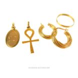 A collection of yellow gold jewellery items