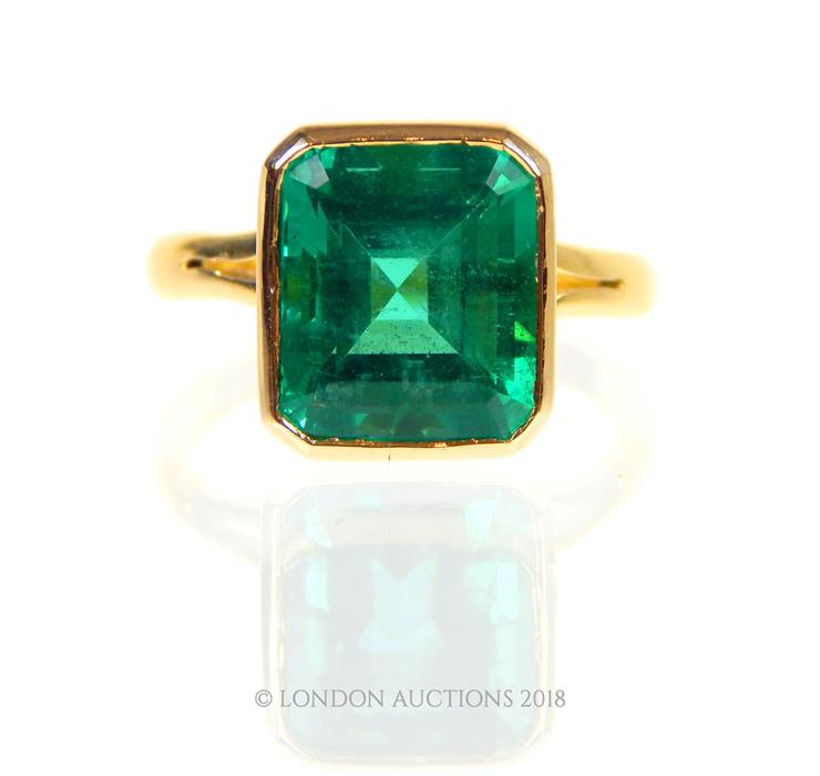 An 18 ct yellow gold, emerald ring (4.25 carats approx) with lab report - Image 3 of 3