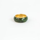 A 14 ct yellow gold and dark-green, Chinese jade ring