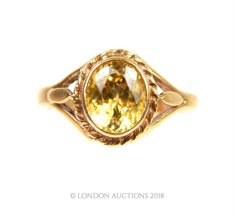 A 9 ct yellow gold and faceted, yellow sapphire ring - Image 3 of 3