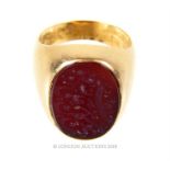 An 18 ct yellow gold, antique, engraved, hard-stone singet, seal ring