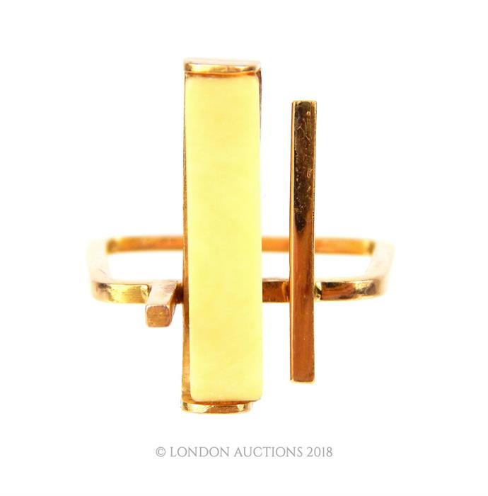 An 18 ct yellow gold and bone panel, contemporary, dress ring