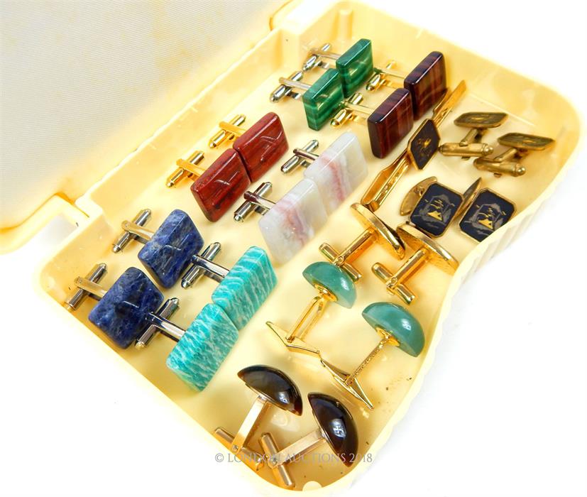 A collection of gilt metal and hard-stone cufflinks - Image 2 of 2