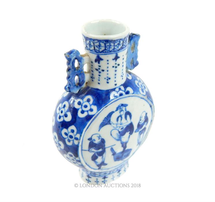 A Chinese blue and white porcelain moon flask - Image 2 of 2