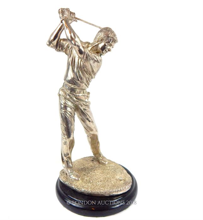 A silvered figure of a golfer - Image 2 of 4