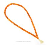 A natural baltic amber Islamic string of prayer beads. Condition: good. H: 23 cm 10 g