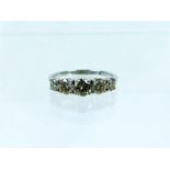 An 18 ct white gold, graduated, 5-stone, diamond ring (1.04 carats total)