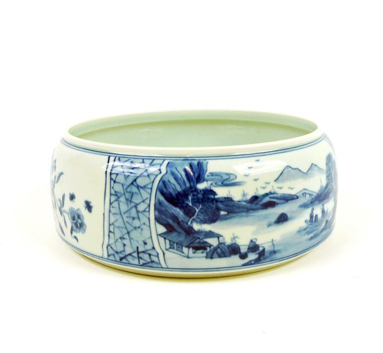 A large, Chinese, hand-painted, blue and white brush washer/water pot - Image 3 of 5