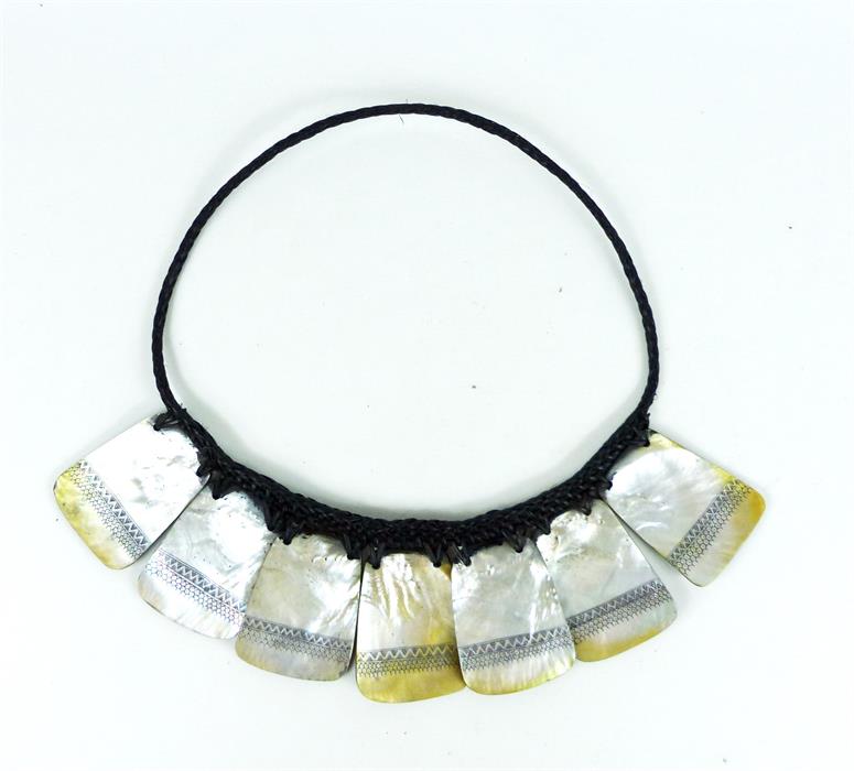 A necklace from the Philippines of rattan and engraved mother of pearl - Image 4 of 6