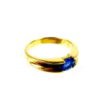 A boxed, 18 ct yellow gold and Sri Lankan sapphire ring