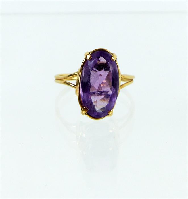 A boxed, 14 ct yellow gold, amethyst solitaire ring - Image 2 of 3