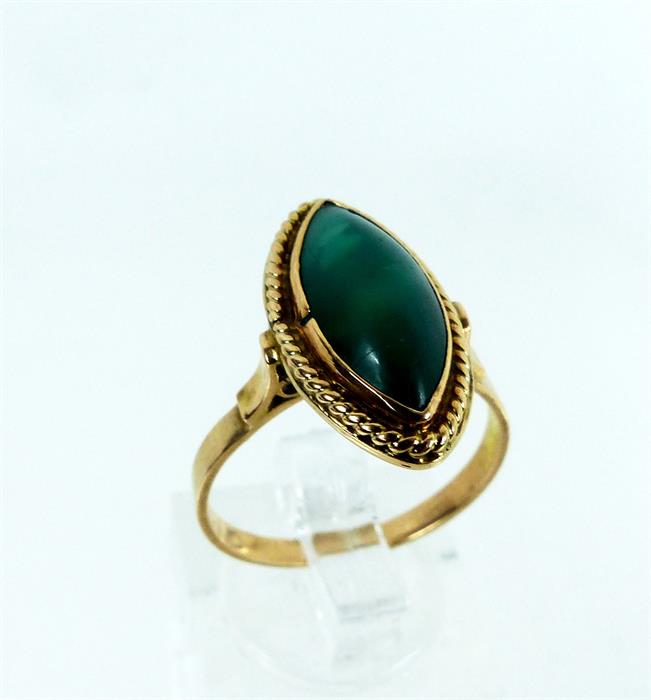 A boxed, 14 ct yellow gold ring set with a marquise-shaped green chryoprase - Image 2 of 4