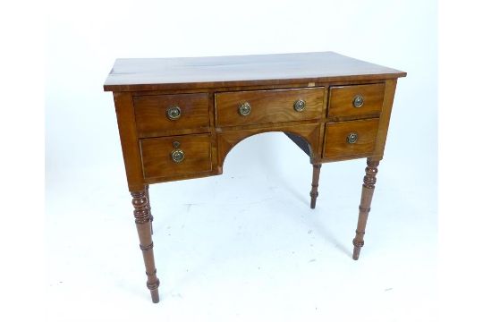 A Georgian mahogany kneehole dressing table