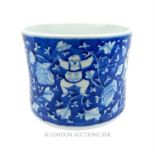 A Chinese blue and white porcelain brush pot