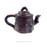 A Chinese Yi Xing terracotta tea pot