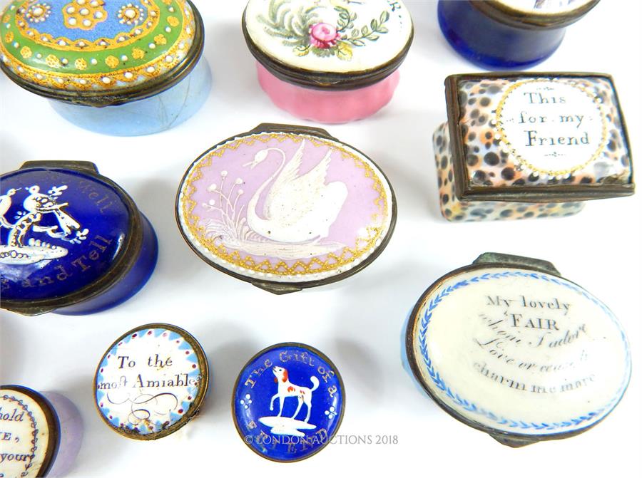 A Good collection of 18th/early 19th century Bilston enamel and ceramic patch boxes - Image 6 of 9