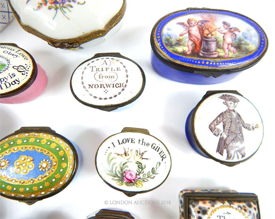 A Good collection of 18th/early 19th century Bilston enamel and ceramic patch boxes - Image 5 of 9