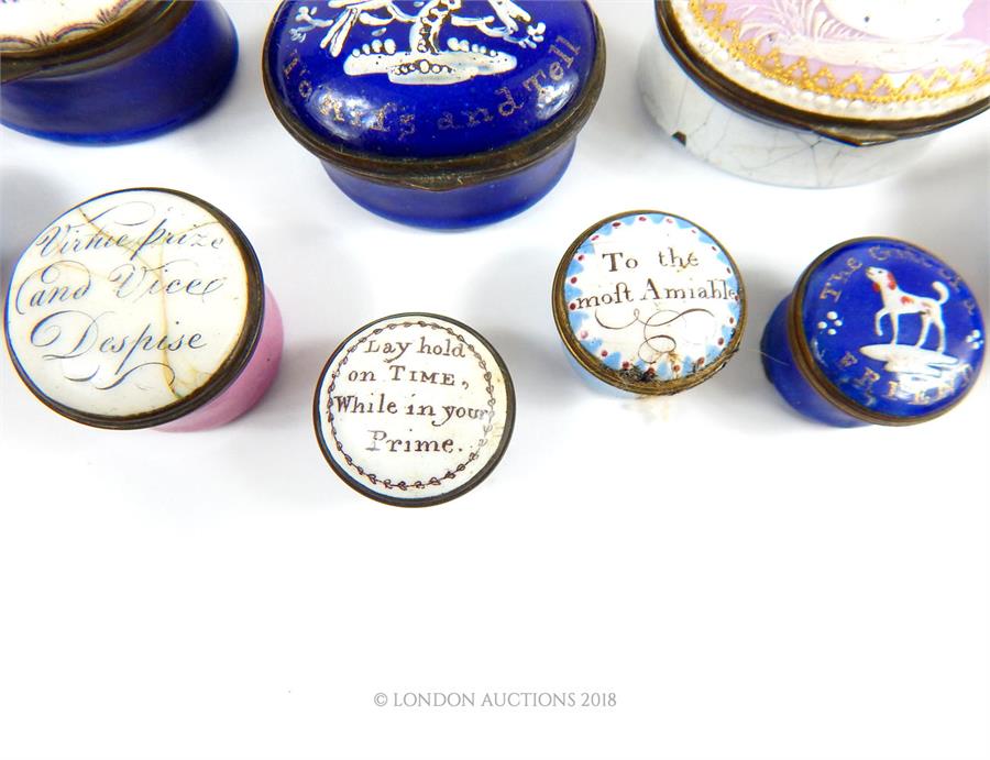 A Good collection of 18th/early 19th century Bilston enamel and ceramic patch boxes - Image 8 of 9
