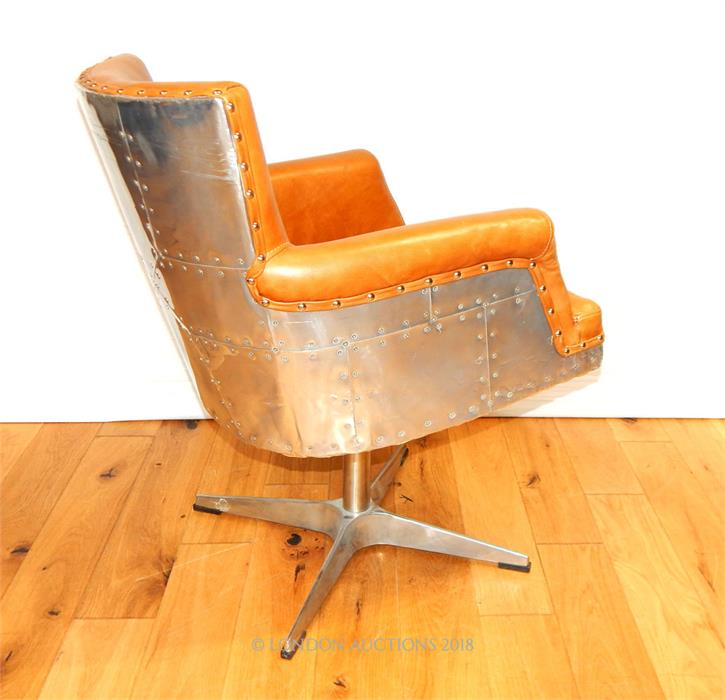 A pair of Aviator style aluminium swivel chairs - Image 3 of 6