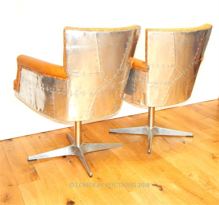 A pair of Aviator style aluminium swivel chairs - Image 5 of 6