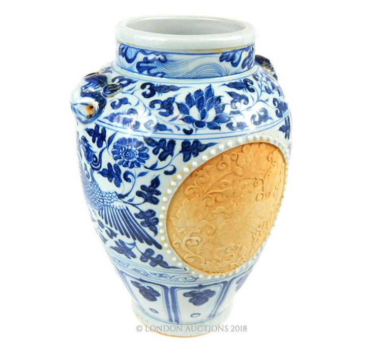 A Chinese Ming style blue and white vase - Image 3 of 4