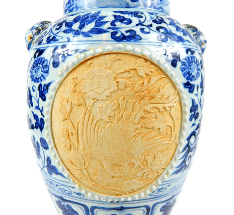 A Chinese Ming style blue and white vase - Image 2 of 4