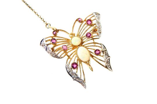 A 9 Carat Yellow Gold Butterfly brooch. - Image 1 of 2