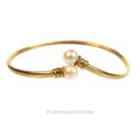 9 carat Gold Vintage Bangle with South Sea Pearl.