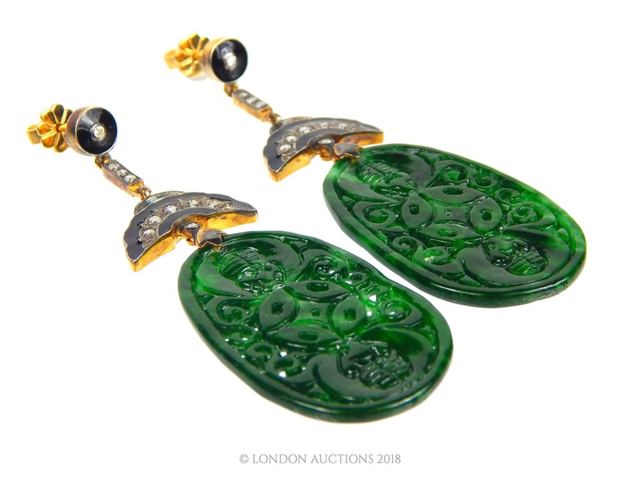 A Pair of Silver Jade and Diamond Set Drop Earrings - Bild 2 aus 3