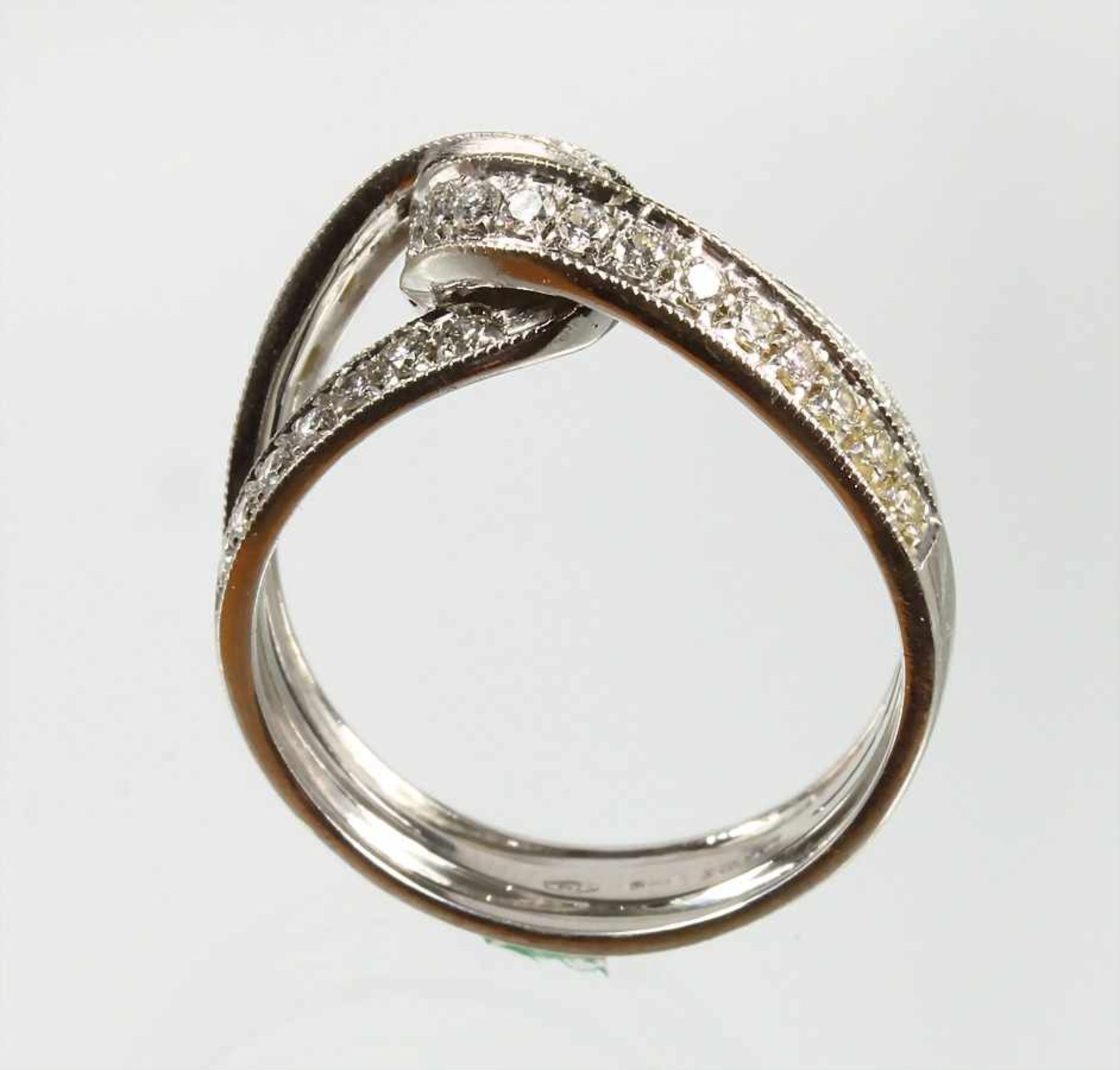 Ring, lockerer "KNOTEN" 1970/80er Jahre, WG 750/000, 38 Brillanten ca. 0,57 ct w-si/p, RW ca. 62 - Bild 3 aus 4