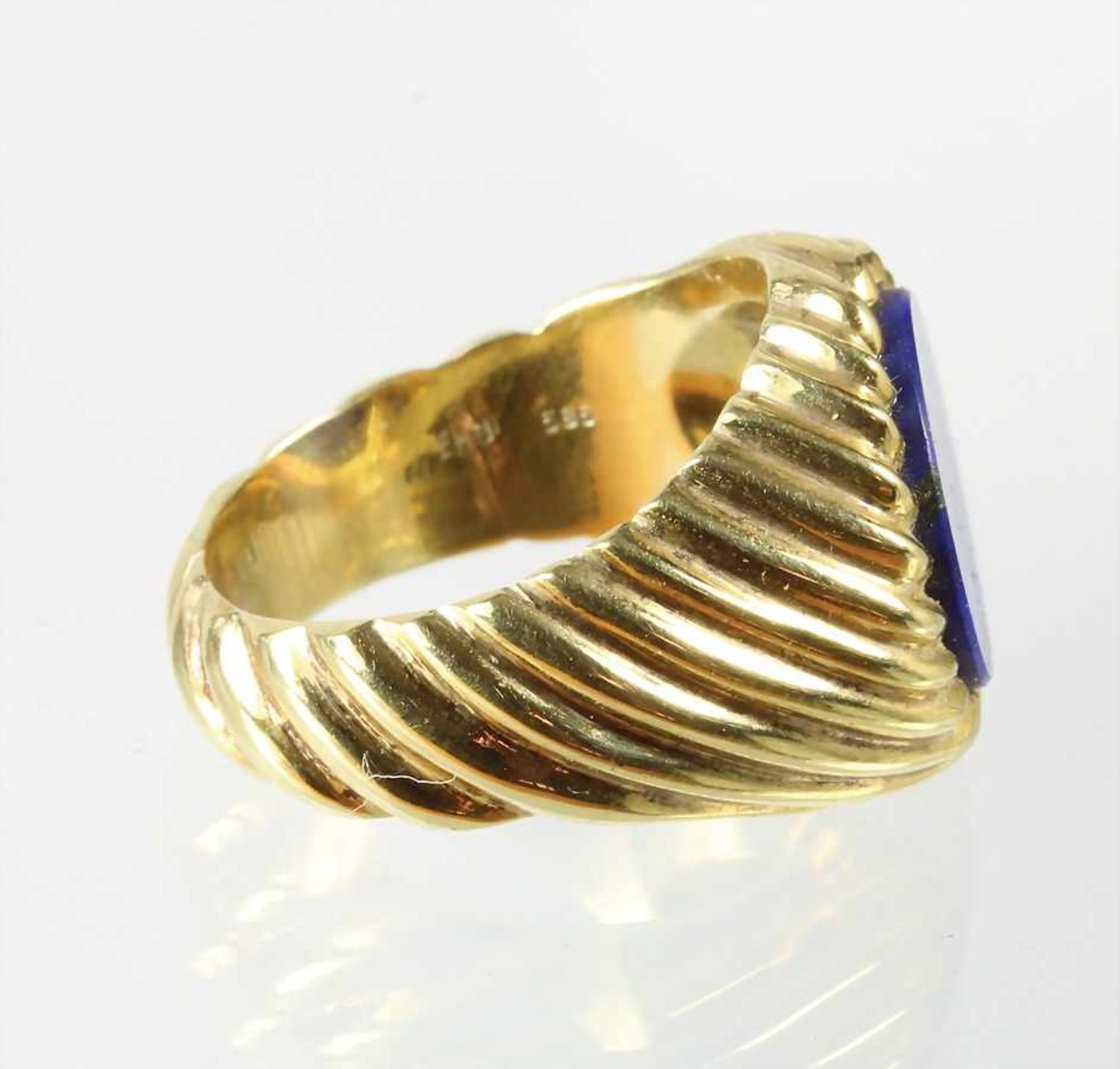 Schwer gearbeiteter Siegel-Ring, GG 585/000, Lapis D = 12,0 mm, RW ca. 55,5, total ca. 13,0 g - Bild 2 aus 2