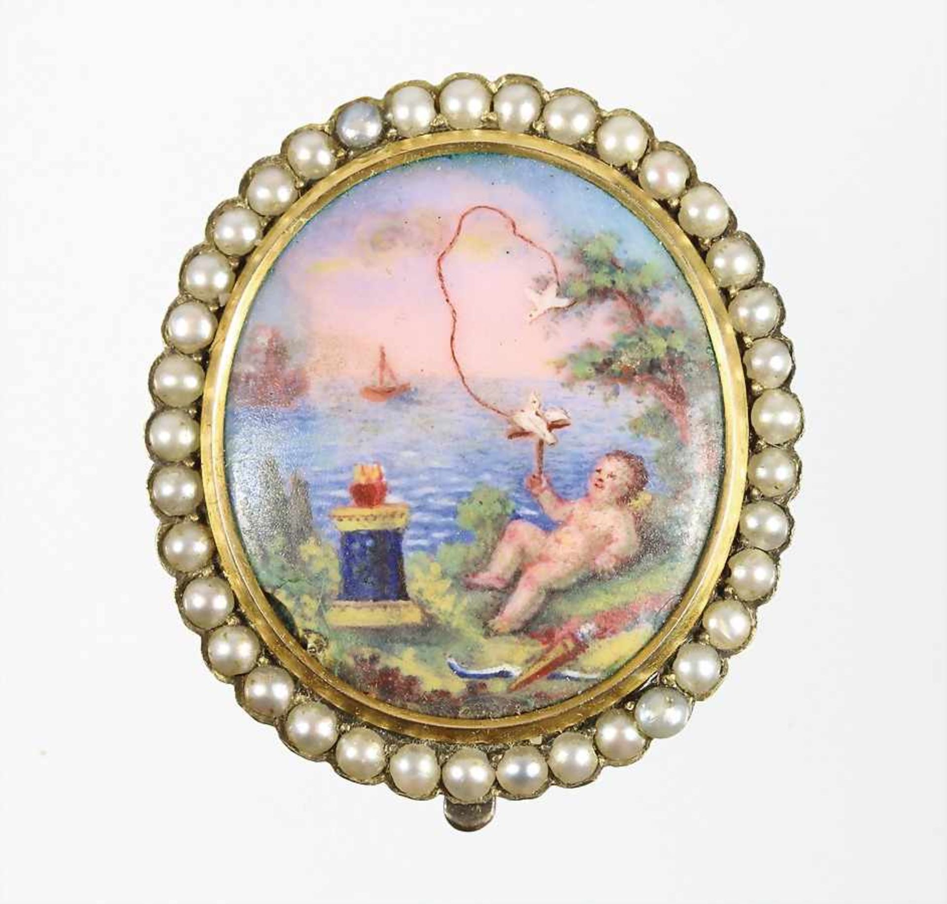 Anhänger um 1840/50 (für Samtband), Silber mit Resten alter Vergoldung, 37 Stck. 1/2 Perlen umrahmen