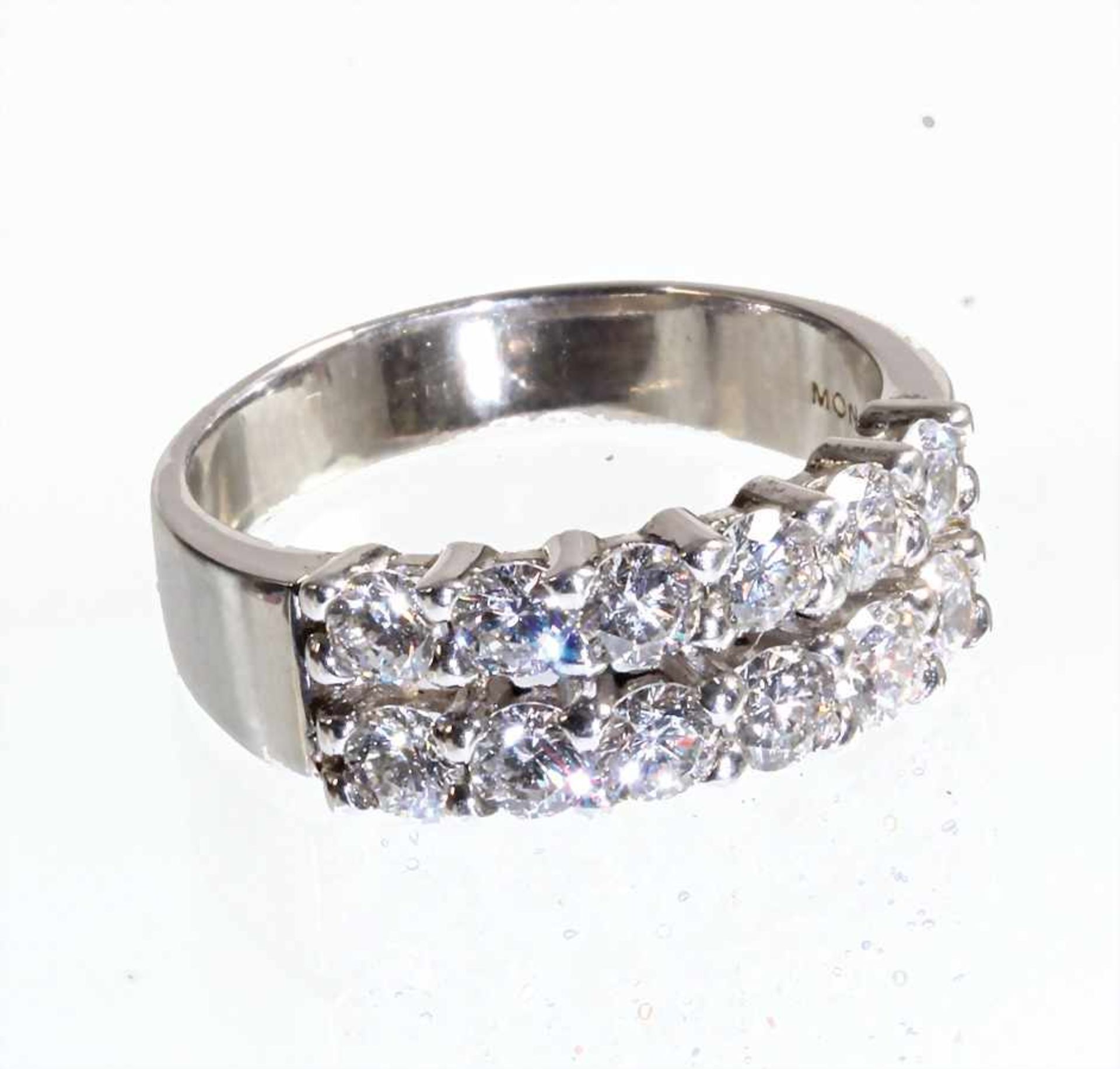Ring, WG 585/000, 12 Brillanten ca. 1,50 ct weiß hochfeines weiß, lupenrein (mit Juwelenzertifikat),