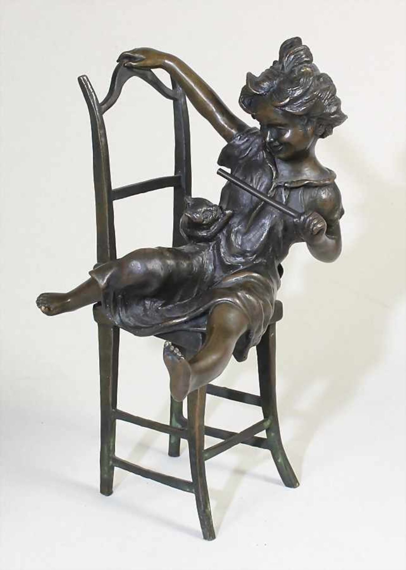 Broncefigur, "MÄDCHEN mit KATZE", sig.: F Iffland PARIS (1862-1935). Kl.Mädchen (auf einem Stuhl)