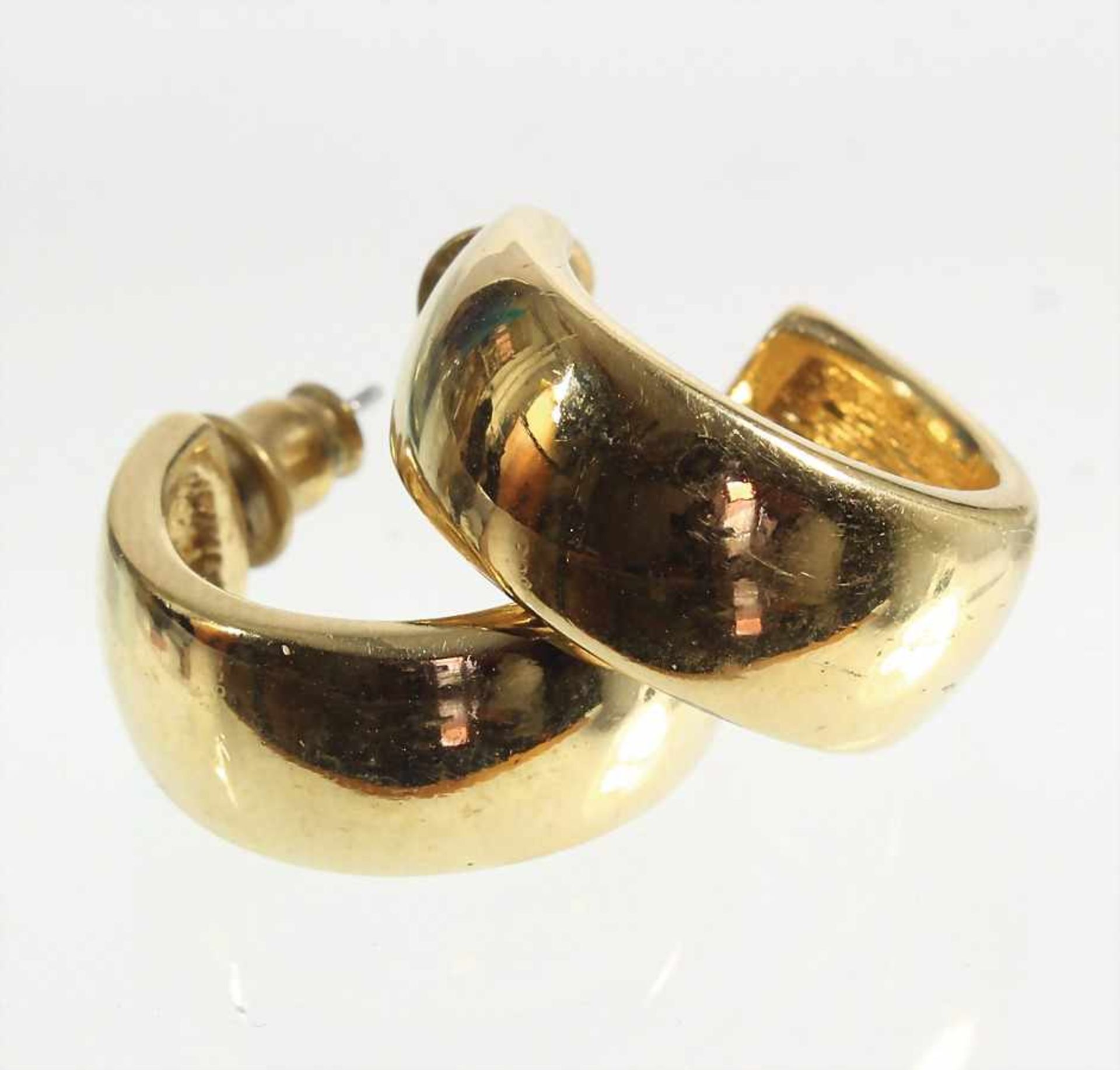 1 Paar Creolen "C. DIOR", Metall goldfarben, sig.: Chr. Dior, B = 9,1 mm, D = 21,0 mm, (3/4