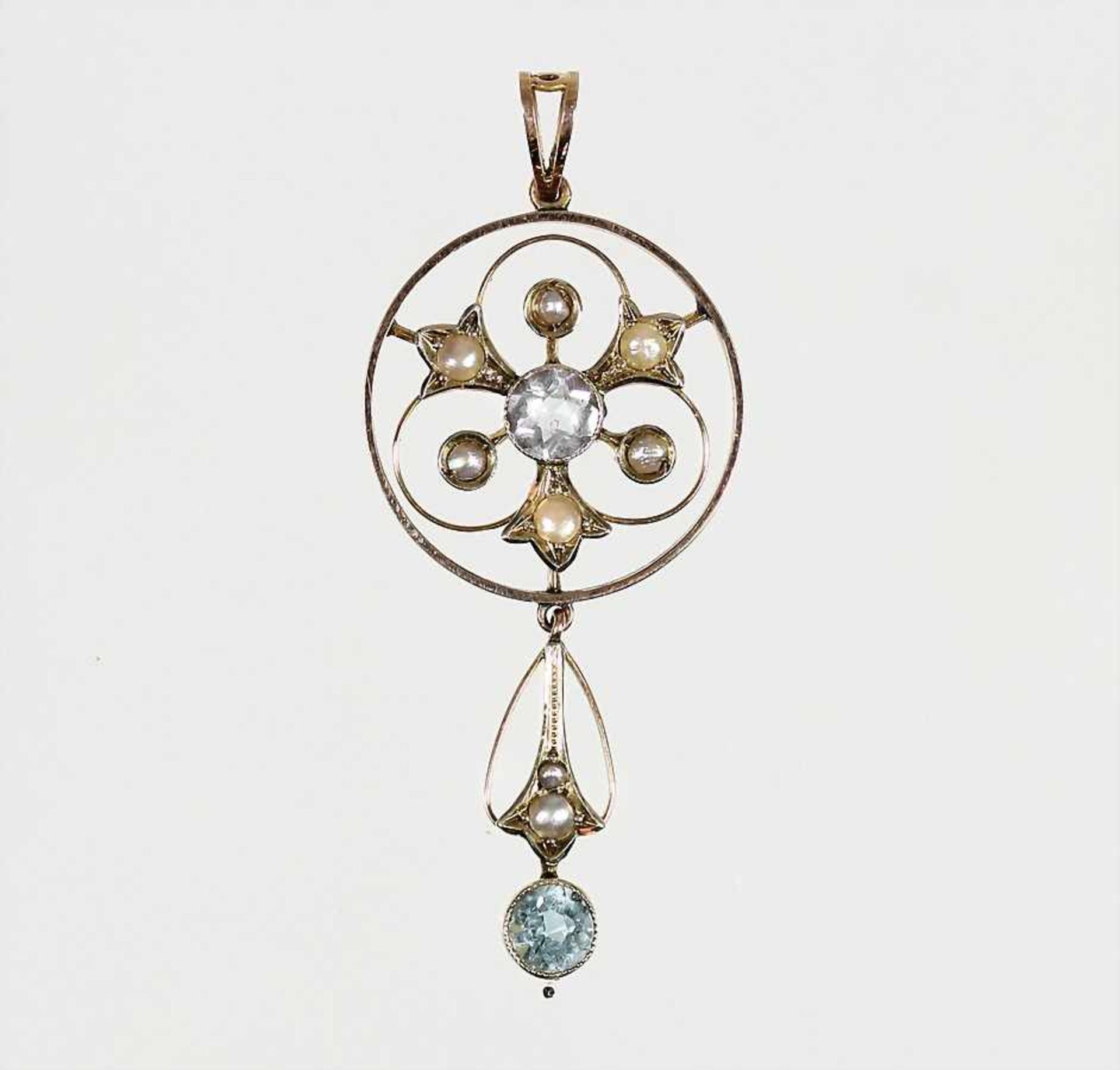 Filigraner Anhänger "JUGENDSTIL", England um 1910, GG 9 ct (375/000), 2 facettierte Aquamarine, 6