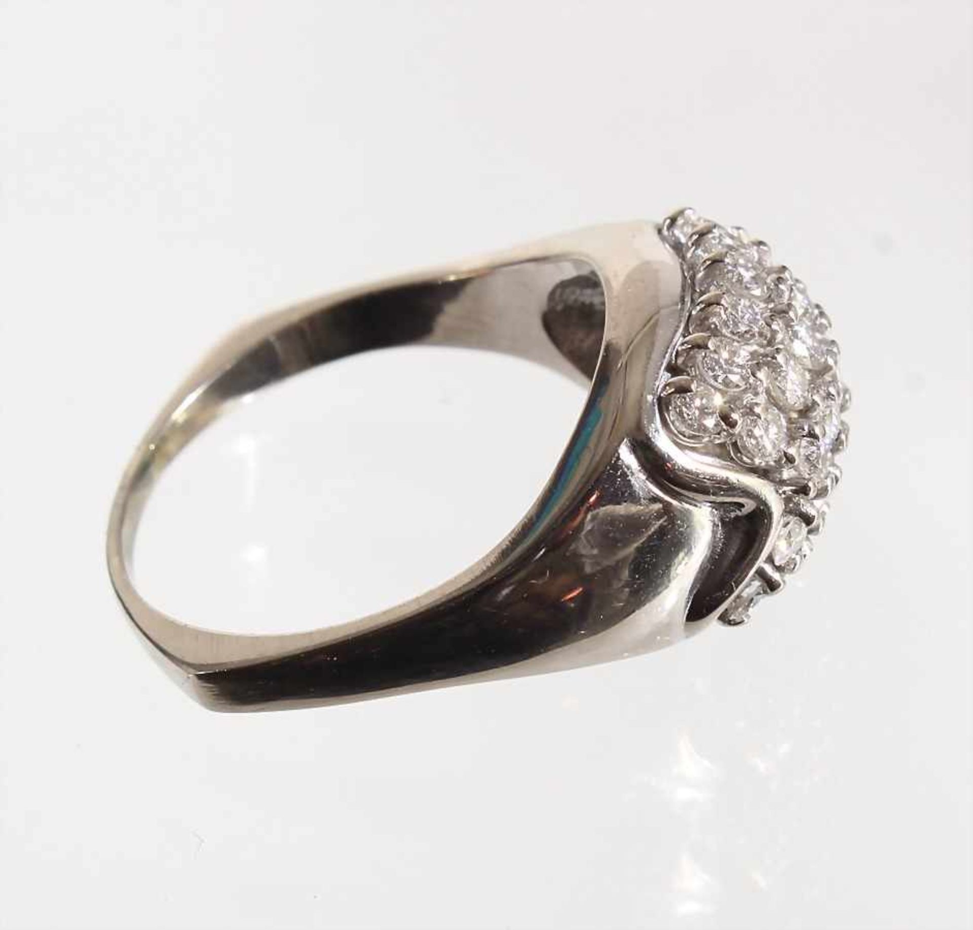 Ring, WG 750/000, 26 Brillanten ca. 0,80 ct tw-vsi/s, RW ca. 58 - Bild 2 aus 2