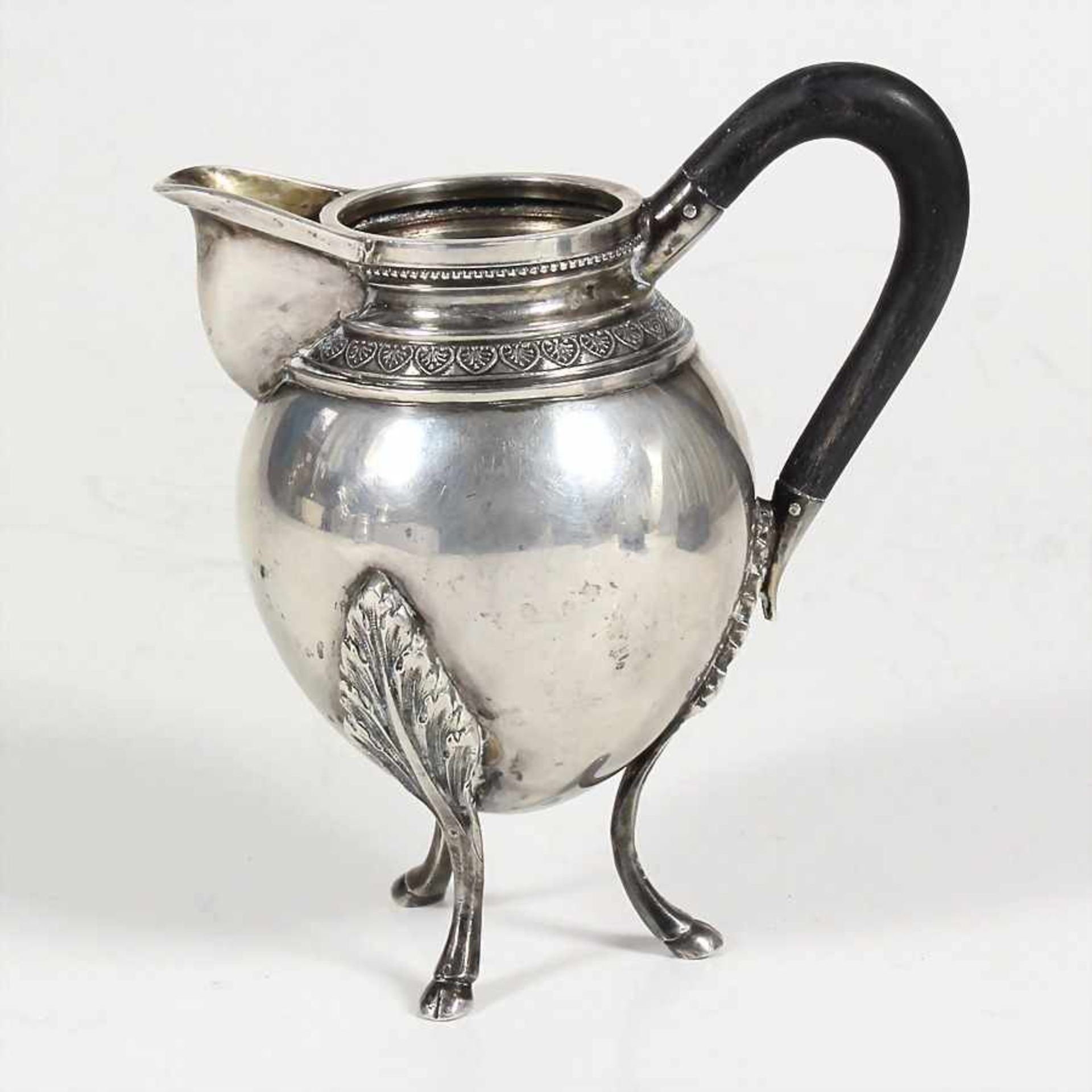 Milchkännchen im EMPIRE - Stil, Deutsch um 1900, Silber 800/000, schwarz gebeizter Holzgriff, H =
