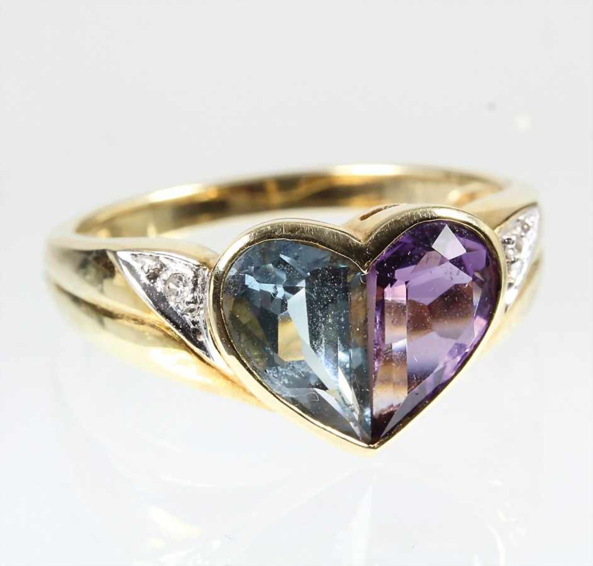 Ring "HERZ", GG 585/000, Amethyst/Topasherz, 2 kl. Diamanten weiß, RW ca. 60