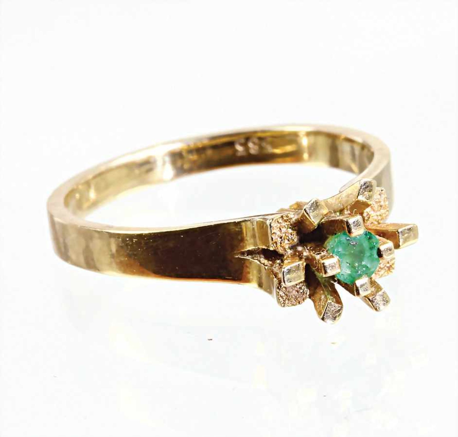 Ring, VINTAGE 1960/70er Jahre, GG 585/000, 1 Smaragd ca. 0,1 ct (facettiert), RW ca. 54