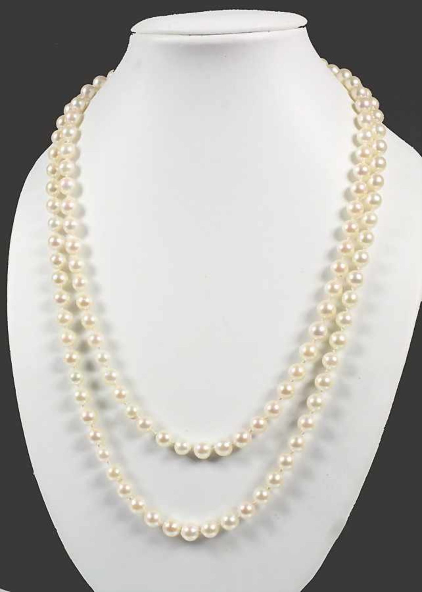 Akoja-Perlenkette, Akoja-Perlen D = 6,6 - 7,7 mm, L = 113,0 cm, Clip-Schließe Silber 925/000