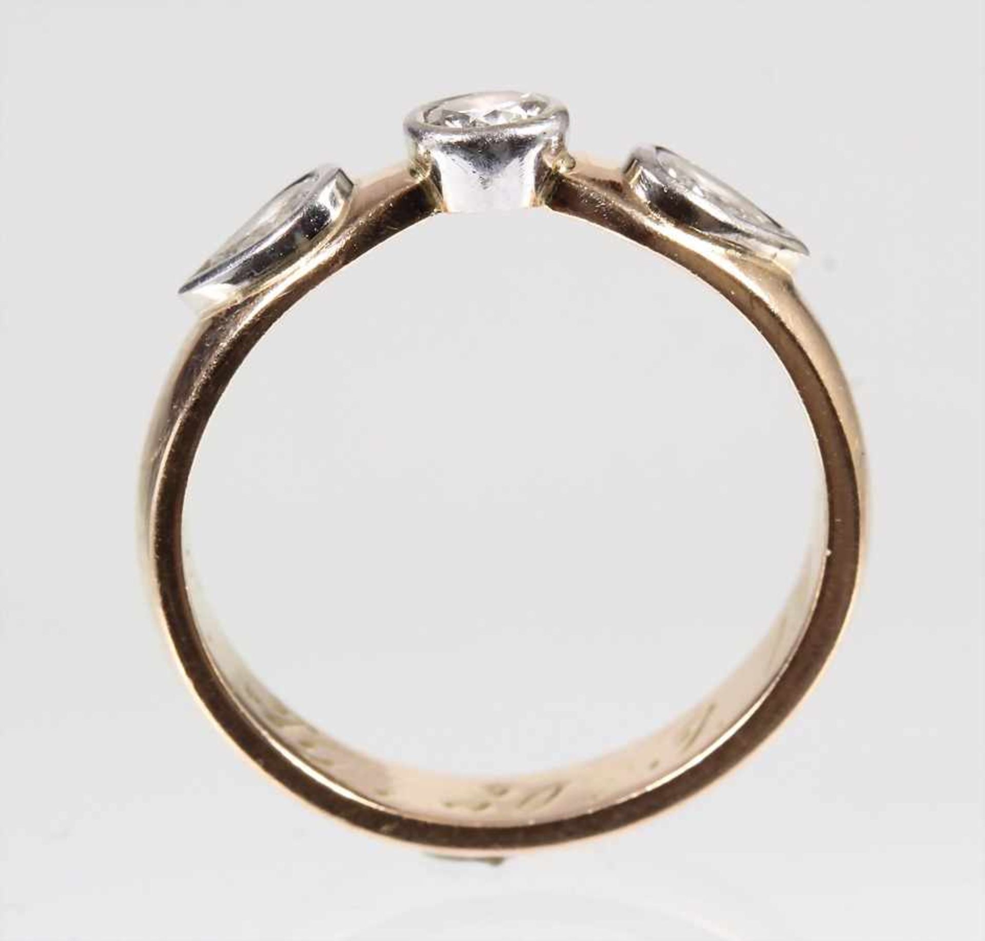 Ring, GG 585/000, 1 Brillant ca. 0,15 ct tw/w-si, 2 Diamanttropfen ca. 0,34 ct tw/w-si, alle - Bild 2 aus 2