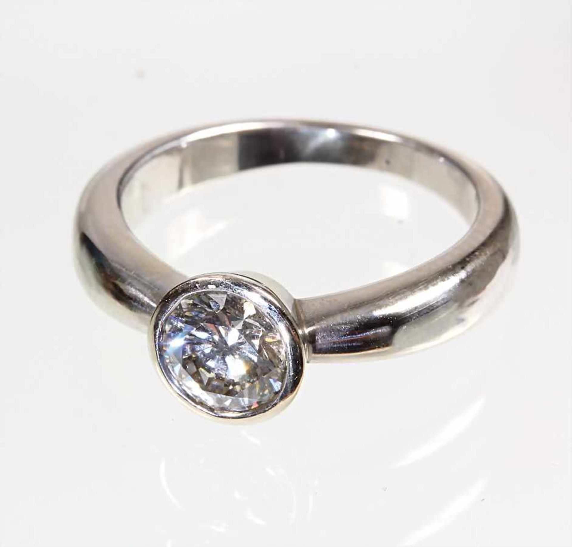 Ring "SOLITÄR-KLASSIKER", WG 585/000, 1 Brillant 1,11 ct weiß (H), lupenrein (mit Expertise), RW ca.