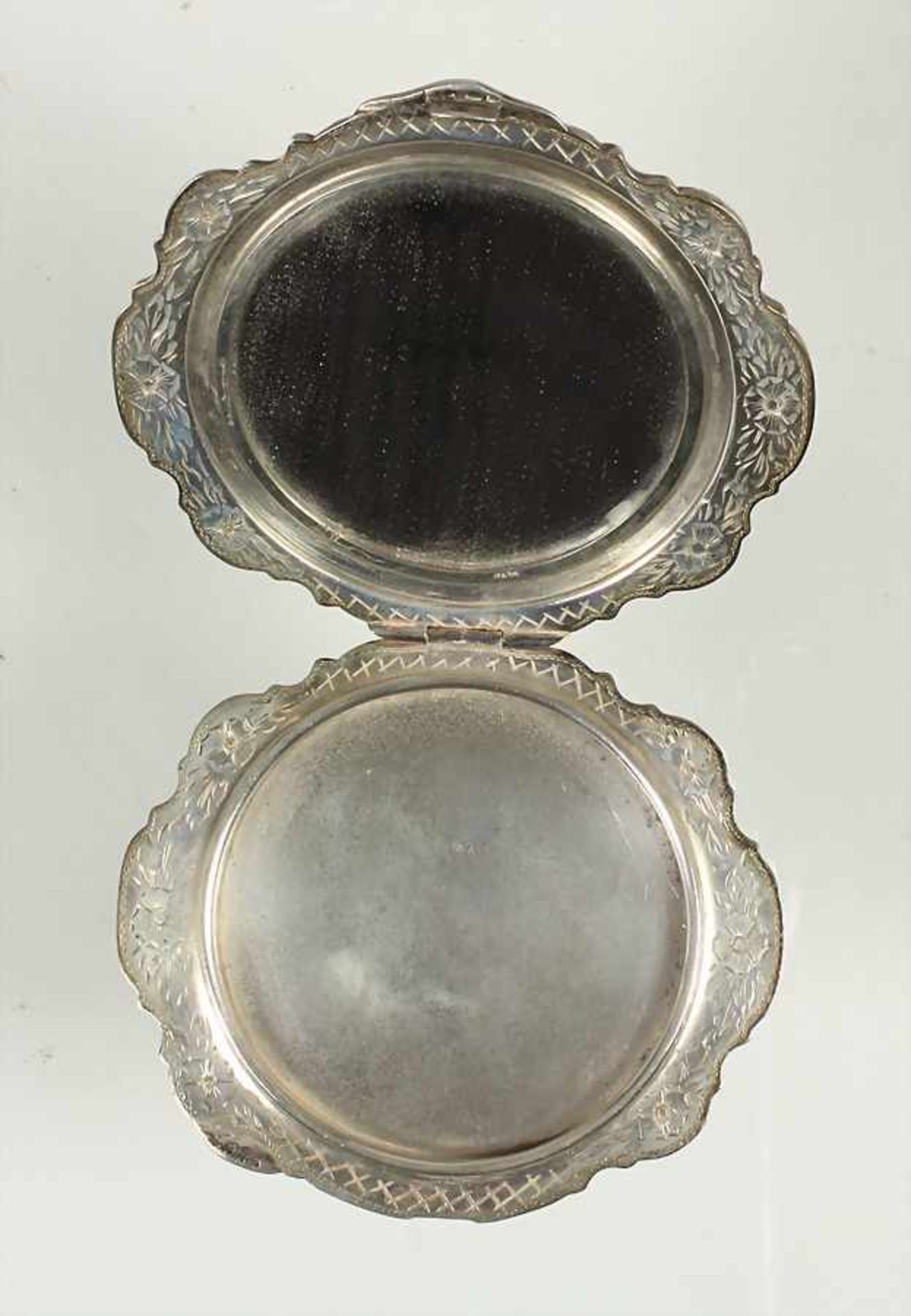 Schminkutensil Anfang 20 Jhd., Silber 800/000, innen mit Spiegel, 90,0 x 83,2 mm, total 98,0 g - Bild 2 aus 2