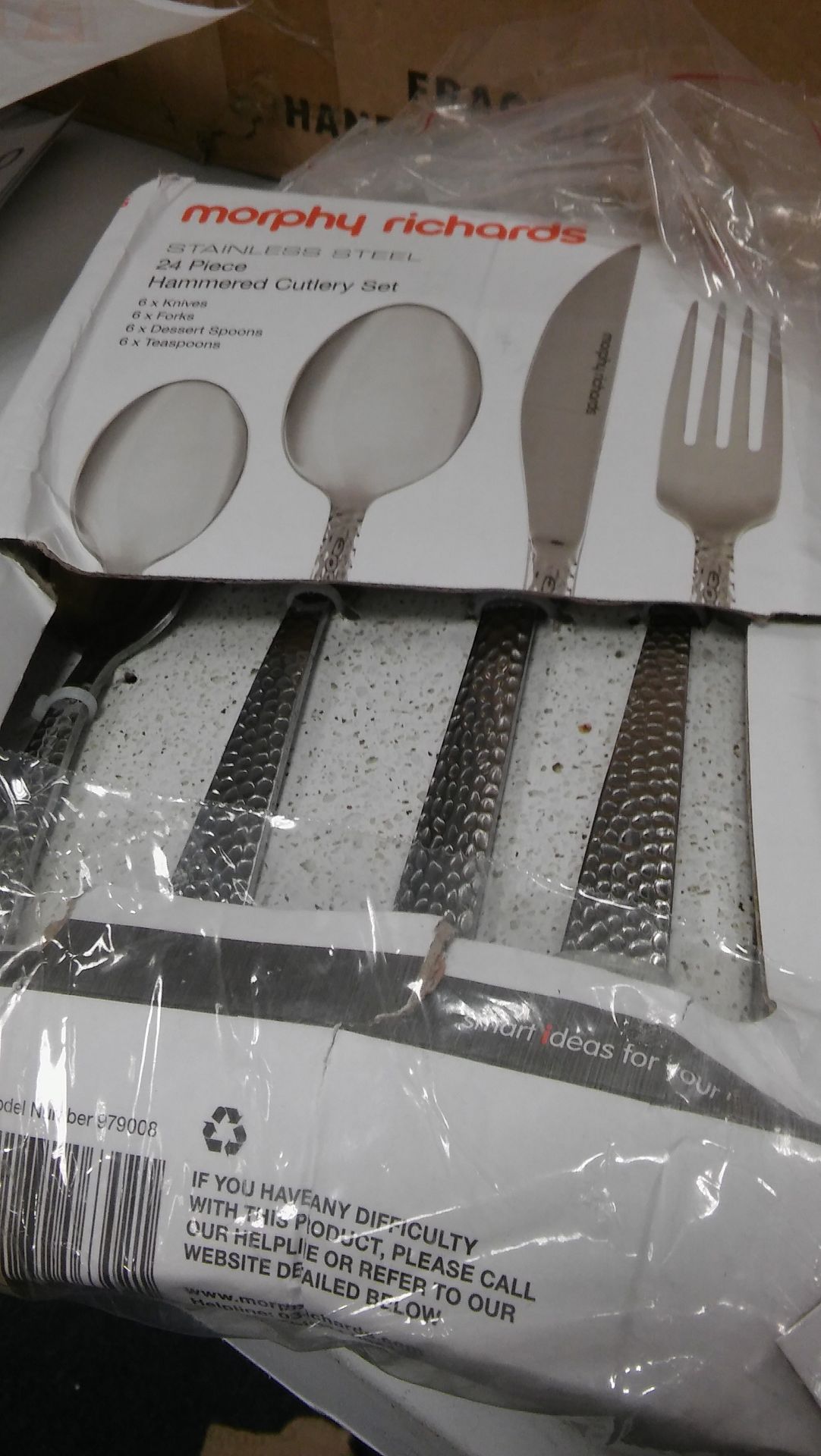 Morhy Richards 24 piece stainless steel hammered cutlery set. Includes 6 knives, 6 forks, 6