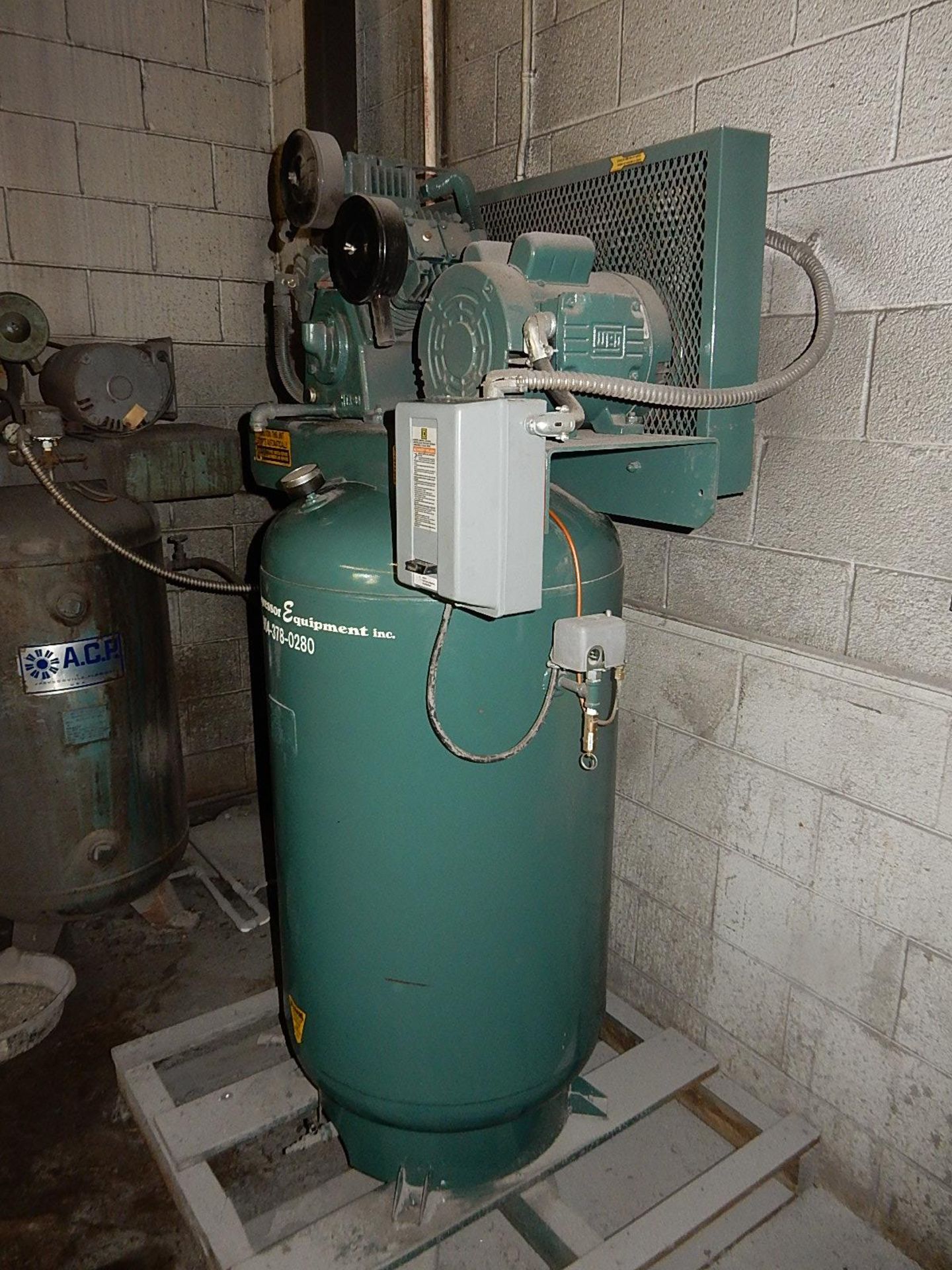 Air Compressor - Image 2 of 5