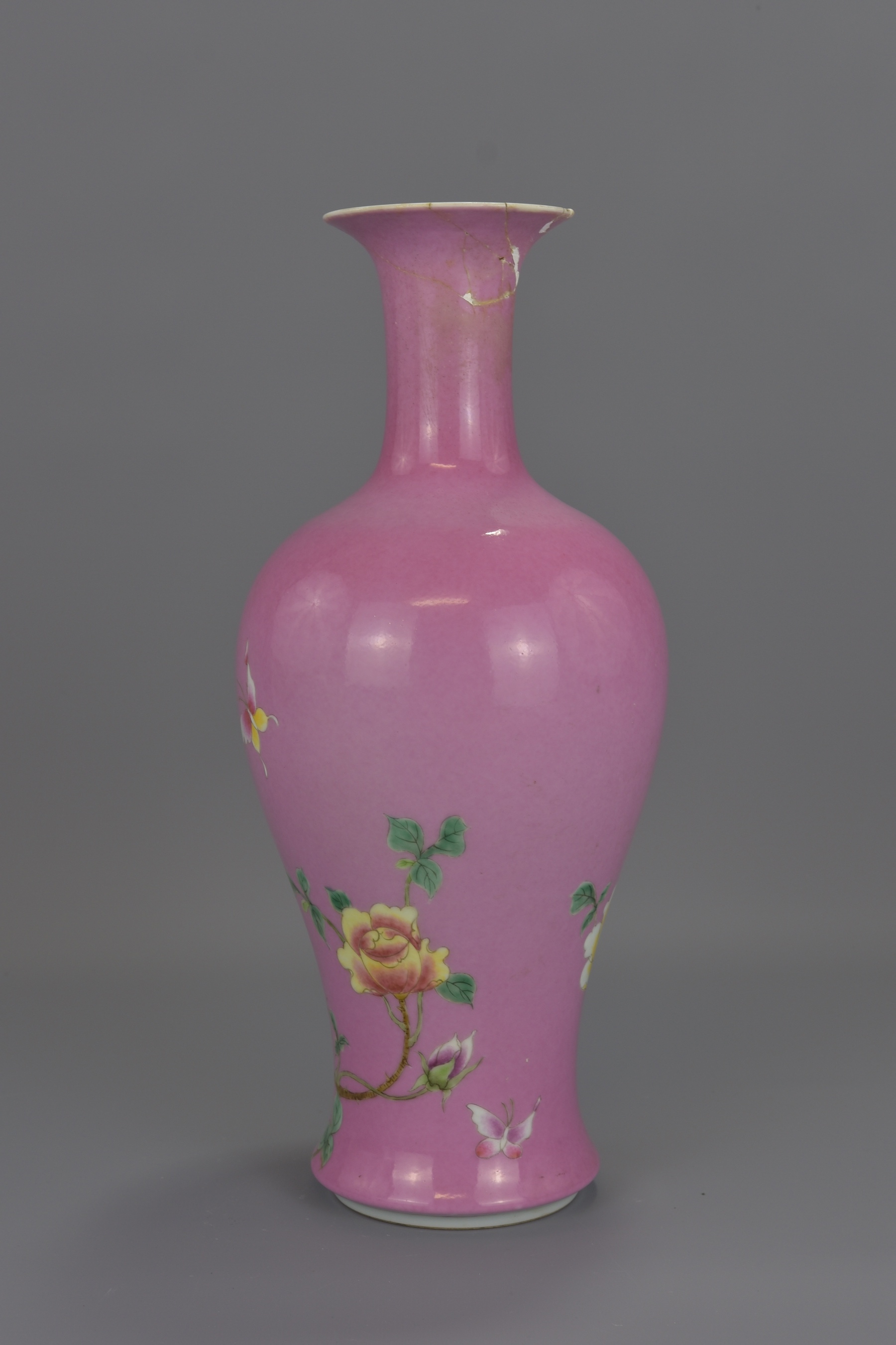 A CHINESE RUBY-PINK ENAMELLED PORCELAIN VASE - Image 4 of 10