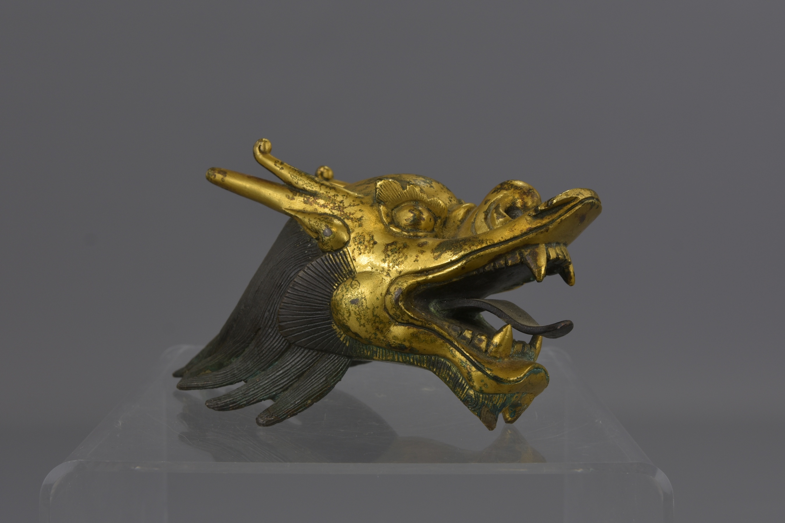 A CHINESE GILDED BRONZE DRAGON HEAD - Image 9 of 14