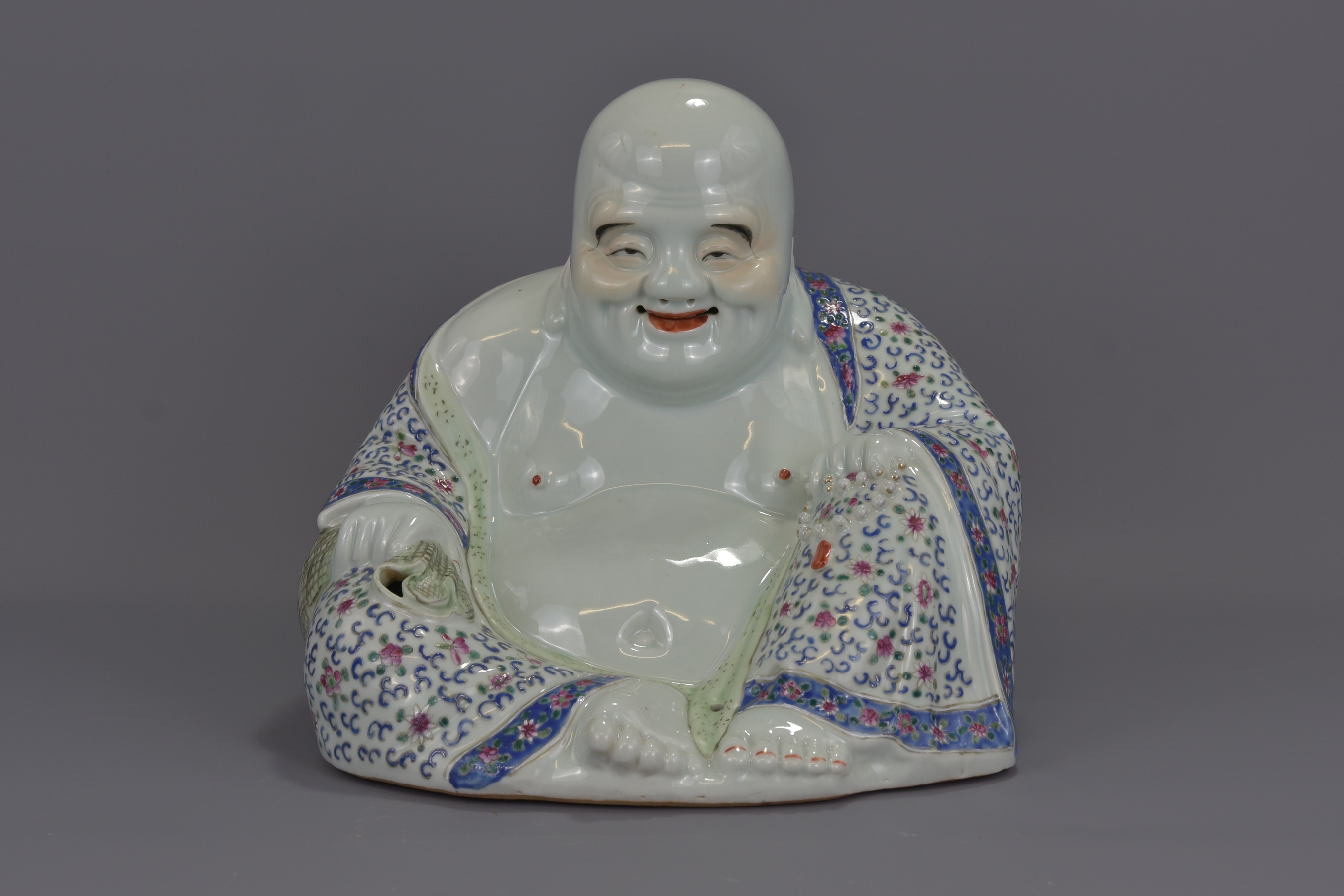 A CHINESE WEI HONG TAI PORCELAIN BUDDHA - Image 6 of 13