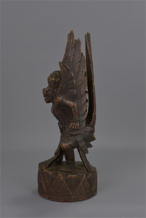 A FAR EASTERN CARVED WOODEN FIGURE - Image 3 of 14